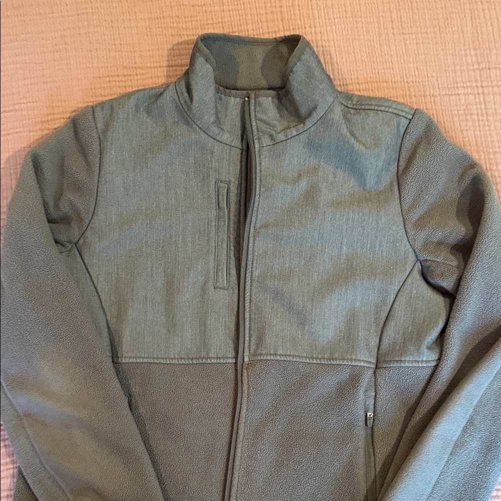 FIGS Women’s Gray Jacket
